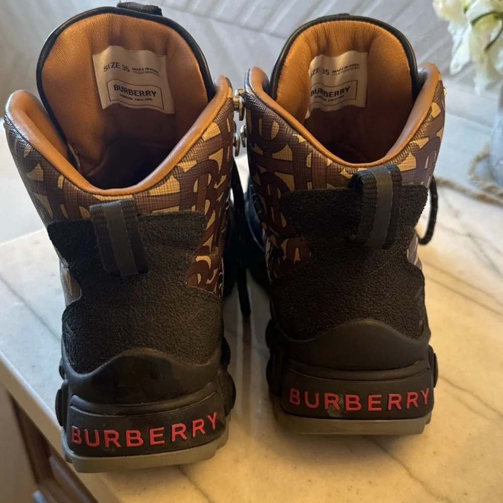 Burberry authentic shoes size 6.5 - Picture 3 of 5